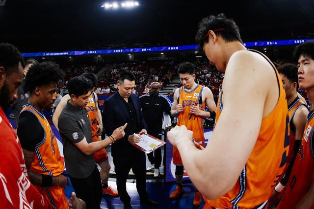 库里发文祝贺前助教布朗：尼克斯53年首冠背后的师徒情